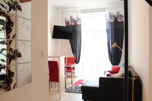 Rent-Apart City Center Lodz - image 8