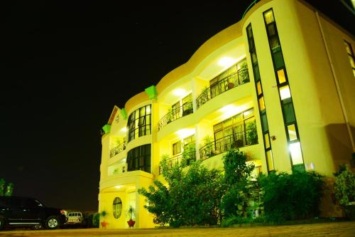 入口, 五至五間酒店 (Five To Five Hotel) in 基加利