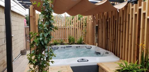 熱水浴缸, 伯德巴斯酒店 (The Bird Bath) in 巴斯市中心