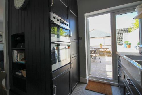 Sunshine Cottage - image 3