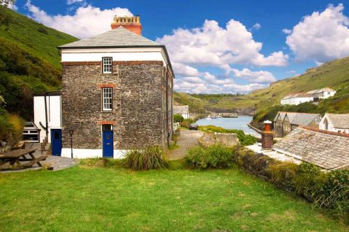 Bossy Castle, , Cornwall