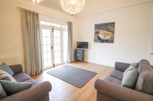 Bellot Cottage - image 6