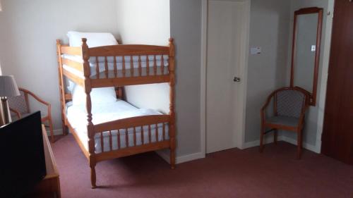 1 double bed, 2 twin beds