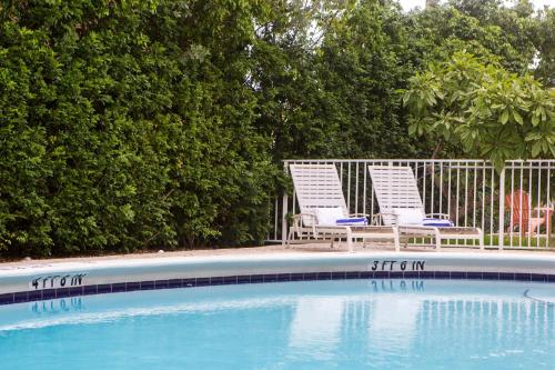 Lovely apartment on the canal with a pool in Fort Lauderdale, USA