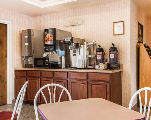 Quality Inn Midway in Bethel, USA