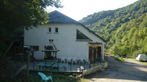 LES TROIS MAISONS