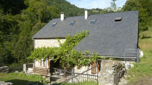 LES TROIS MAISONS