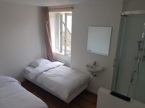 2 twin beds