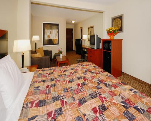 Guestroom, Sleep Inn & Suites Near Fort Cavazos in Killeen