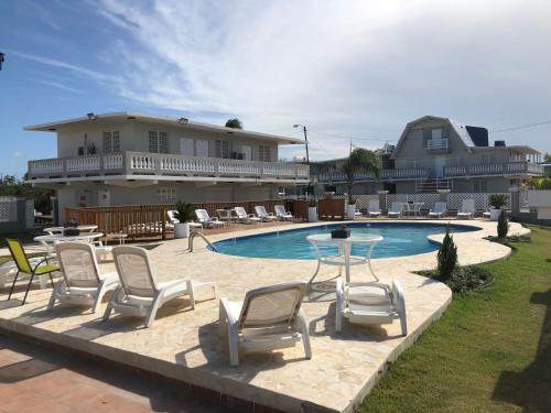 . Full Moon Hotel & Restaurant