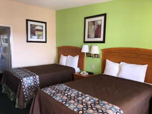 2 double beds