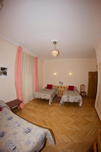 Quadruple Room image 5