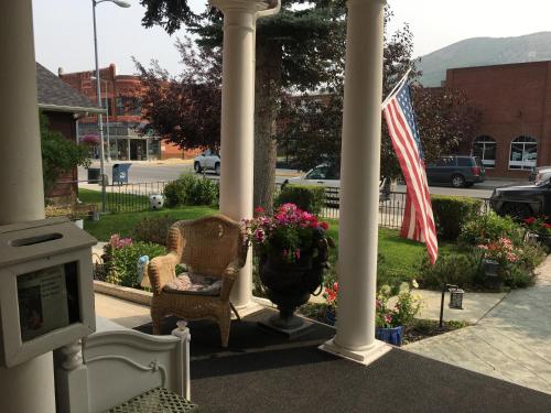 Hickory House Inn
