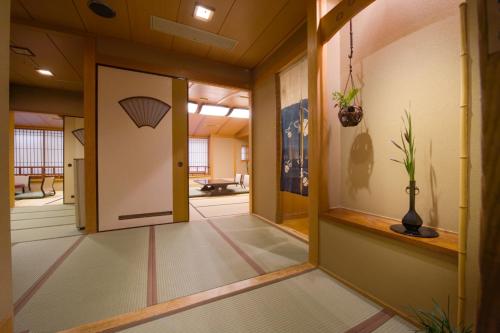 Japanese-Style Deluxe Family Room