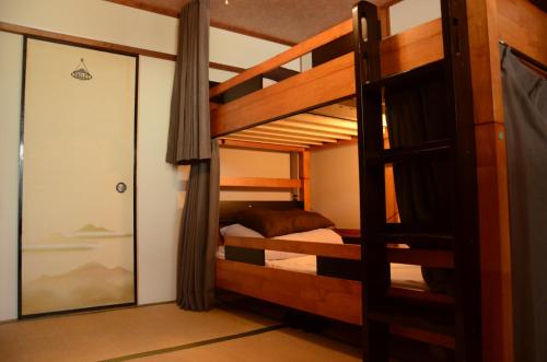 Peace House Abeno - Hostel Room Type - Bed in 6-Bed Mixed Dormitory Room