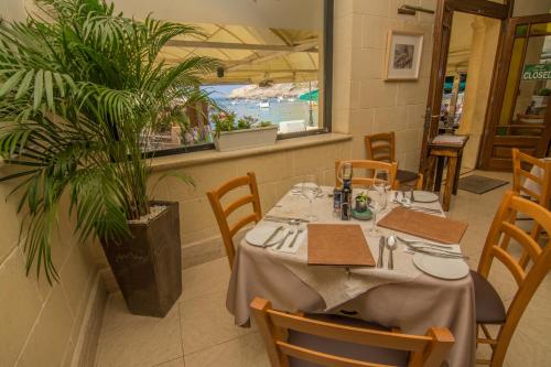 ห้องอาหาร, San Andrea Hotel in โกโซ