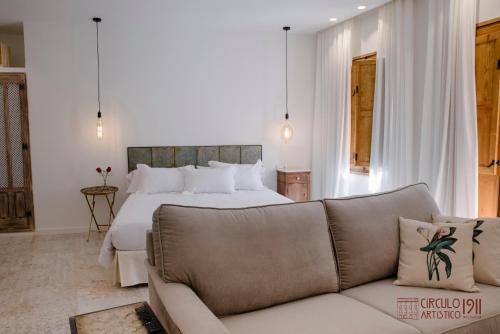 Circulo Artistico 1911 Hotel Boutique Monumento Hotel Boutique is conveniently located in the popular Caravaca de la Cruz area. The property offers guests a range of services and amenities designed to provide comfort and convenience. Serv