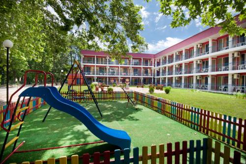 Regina Hotel – Sunny Beach, UT