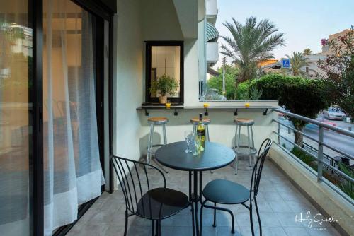 Two-Bedroom Apartment room in Loftstyle Beach in Gordon by Holyguest