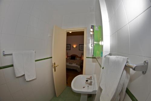Quadruple Room image 4