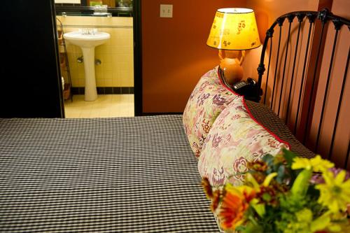 Queen Room image 9