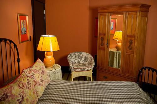 Queen Room image 7