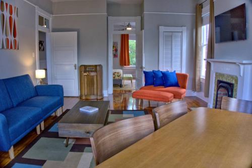 Beautiful Brick 2 Bedroom Home - image 3