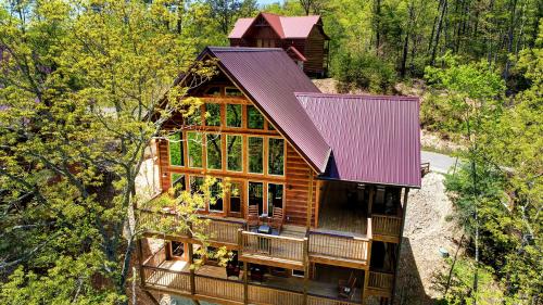 IncomBEARable Luxury Home - main image