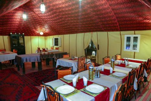 Restaurant, Sahara Desert Luxury Camp in Ksar Tanamouste