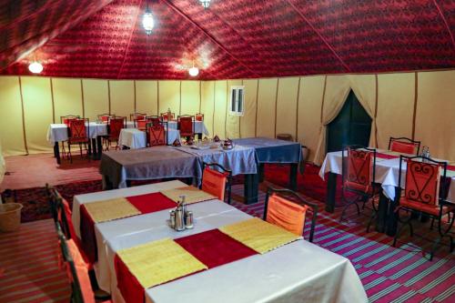 Restaurant, Sahara Desert Luxury Camp in Ksar Tanamouste