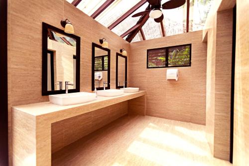 Jungle Lodge