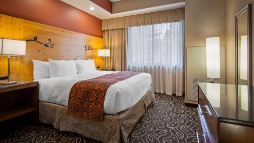 King Room with Balcony and Mountain View 