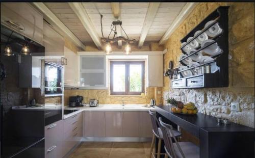 Kitchen, Heraklion Twins House - Private Pool Retreat in Episkopi