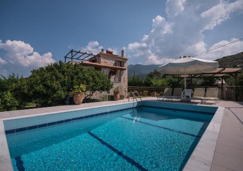 Sun & Stone gîte à louer Mikrá Mandínia