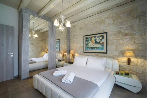 Heraklion Twins House - Private Pool Retreat in Episkopi