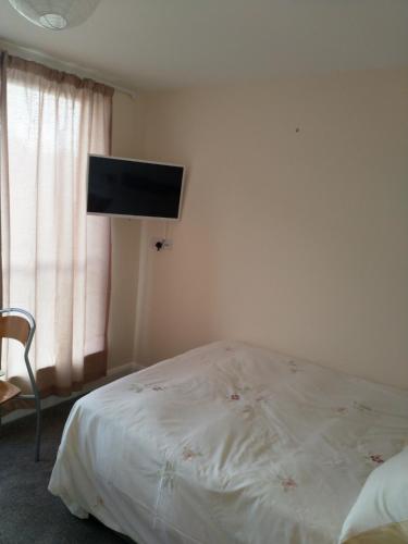 Denny Guests House / Green Lane, Sefton