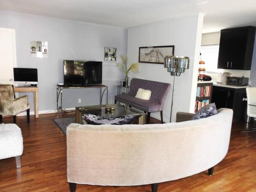 Cheap Hotels Near Rainbow Bar Grill In West Hollywood