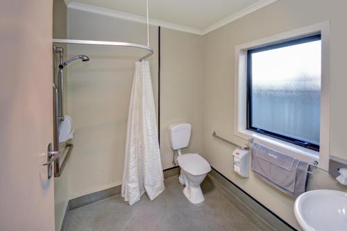 Garden Motel Located in North Dunedin, Garden Motel is a perfect starting point from which to explore Dunedin. The property offers a wide range of amenities and perks to ensure you have a great time. To be found a