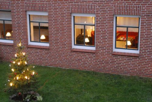 Ferienwohnung Nachbars Garten in 格呂嫩代