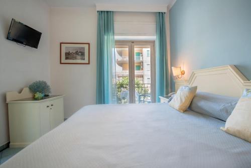 Hotel Ascot Sorrento - image 2