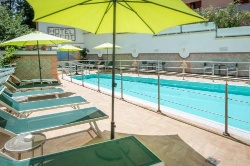 Hotel Ascot - image 4