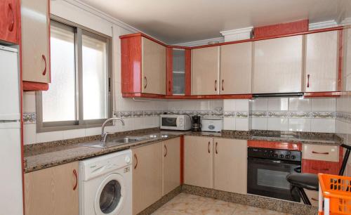 Kitchen, Apartamentos Turisticos Fresno in Torrevieja