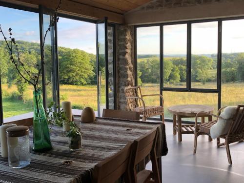 Фасада на хотела, Domaine de Combraille en Marche in Saint-Médard-la-Rochette