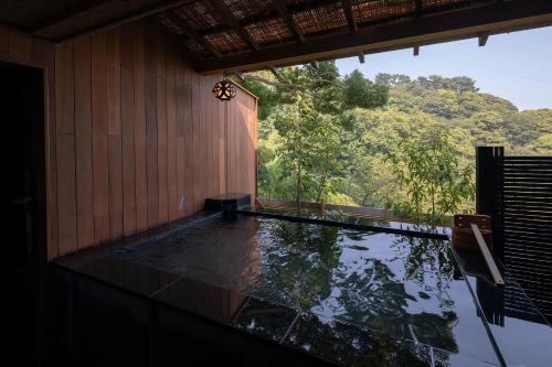 Japanese-Style Deluxe Twin Room with Open-Air Bath - Kocho