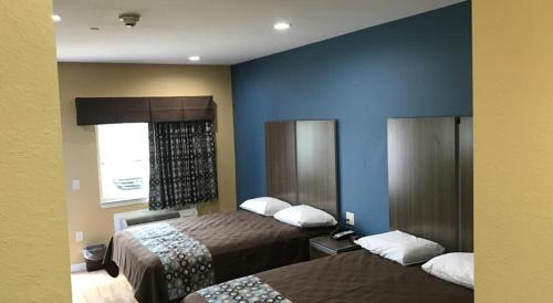 Deluxe Inn & Suites - Baytown