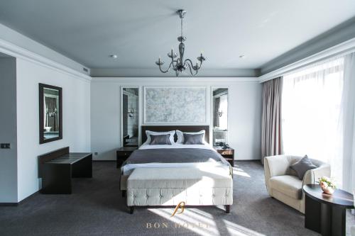 Bon Hotel - image 6