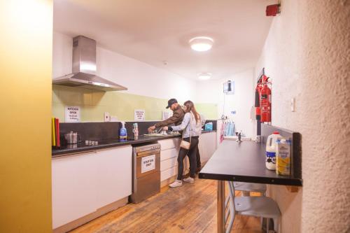 Kitchen, Ashfield Hostel in Dublin