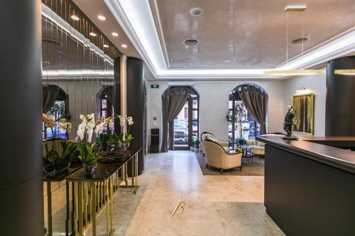 Bon Hotel - image 14