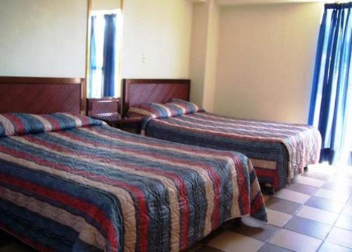 2 twin beds