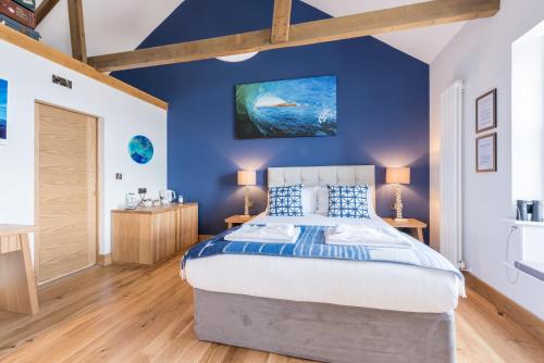 The Land's End Hotel - image 2